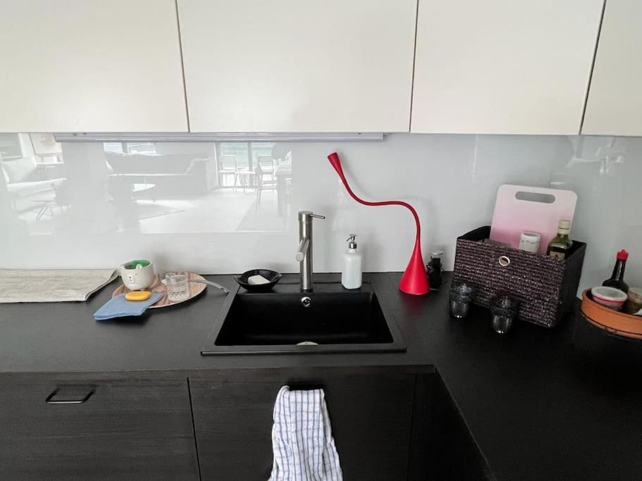 Kazanlak Large Guest House Apartment Near The Center With Full Kitchen & Dining Room, King Beds, Garden Patio, Free Parking & Self Check-In Екстер'єр фото