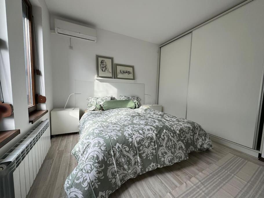 Kazanlak Large Guest House Apartment Near The Center With Full Kitchen & Dining Room, King Beds, Garden Patio, Free Parking & Self Check-In Екстер'єр фото