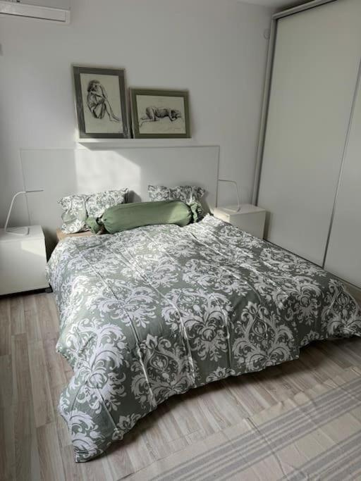 Kazanlak Large Guest House Apartment Near The Center With Full Kitchen & Dining Room, King Beds, Garden Patio, Free Parking & Self Check-In Екстер'єр фото