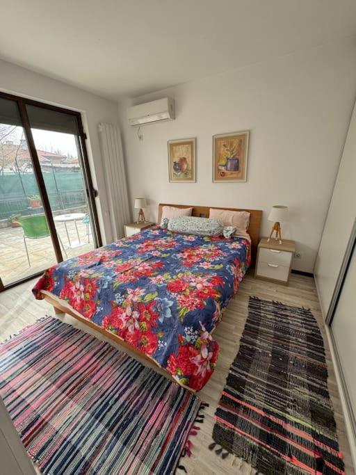 Kazanlak Large Guest House Apartment Near The Center With Full Kitchen & Dining Room, King Beds, Garden Patio, Free Parking & Self Check-In Екстер'єр фото