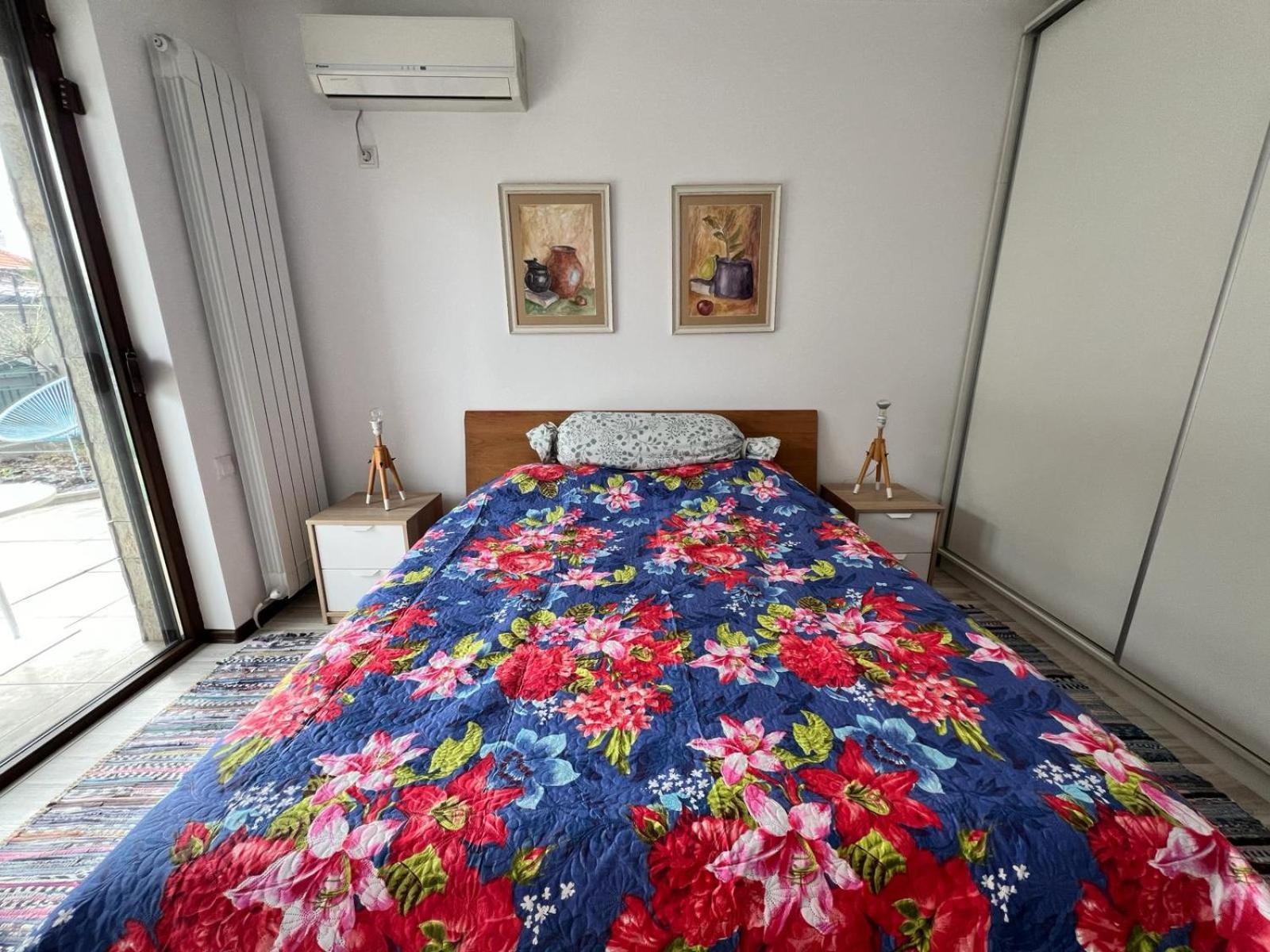 Kazanlak Large Guest House Apartment Near The Center With Full Kitchen & Dining Room, King Beds, Garden Patio, Free Parking & Self Check-In Екстер'єр фото